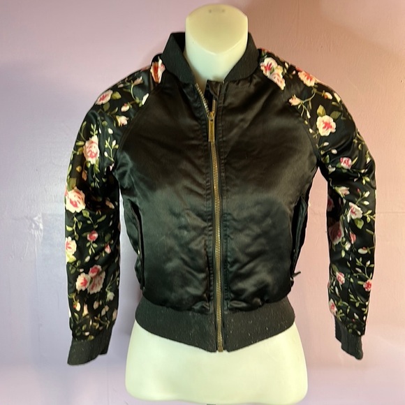 Limited Too Girls Black Floral Zip-Up Jacket Size 7/8 Front Zip Lightweight - Picture 1 of 2